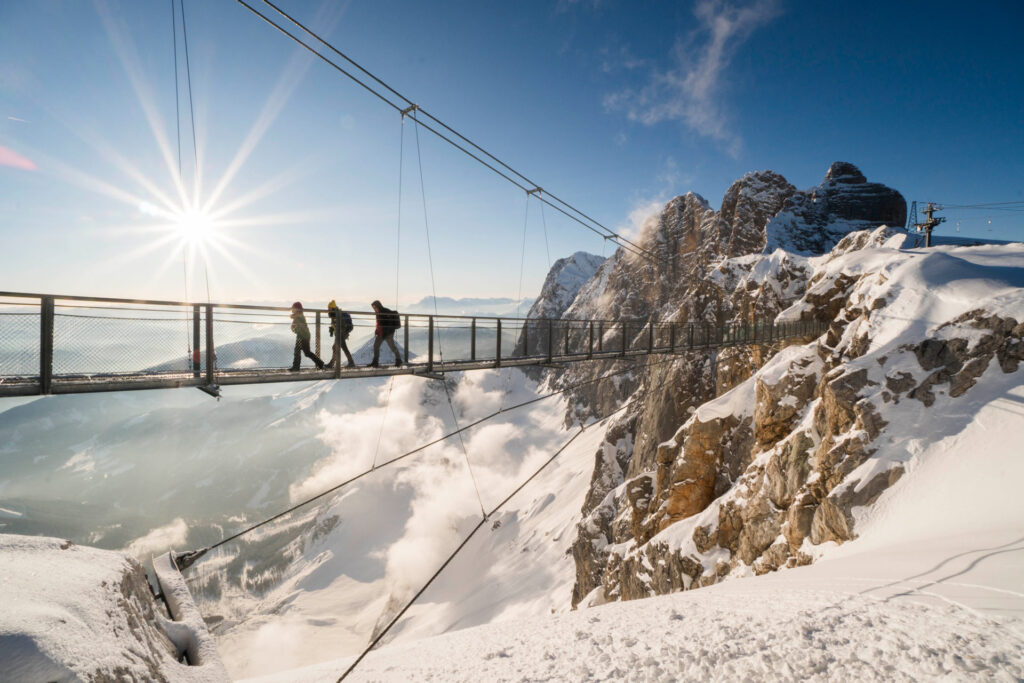 Die Hängebrücke am Dachstein Gletscher als Ausflugsziel in der Umgebung